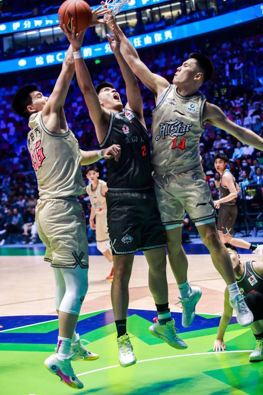 爱游戏娱乐关于赛地聚焦——CBA常规赛关键时刻热度飙升，达拉斯独行侠主帅复盘，信心回归，轮换策略成焦点的信息